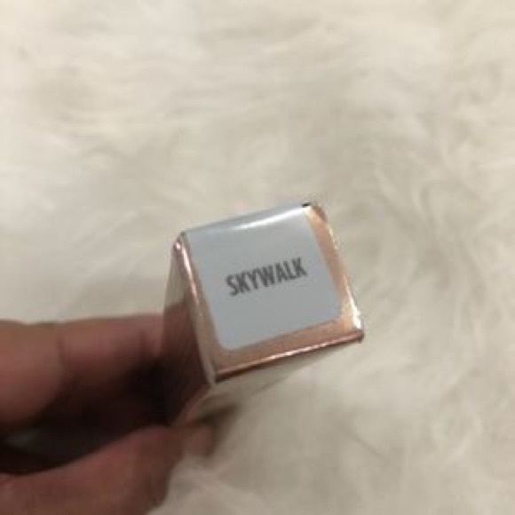 UrbanDecayNaked Skin highlighterSkywalk - Picture 2 of 3